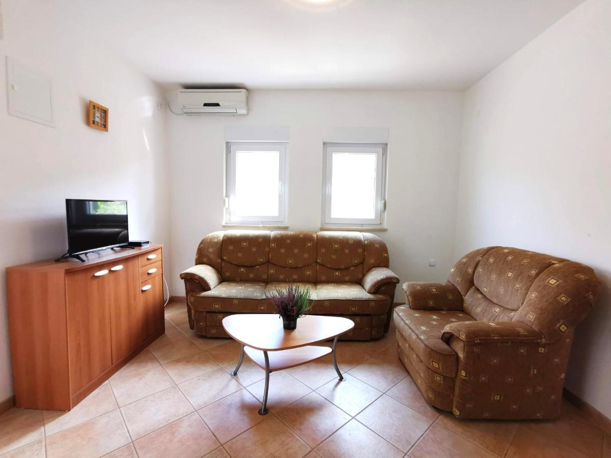 Apartment Dundo In Quiet Green Area Medulin Exterior photo